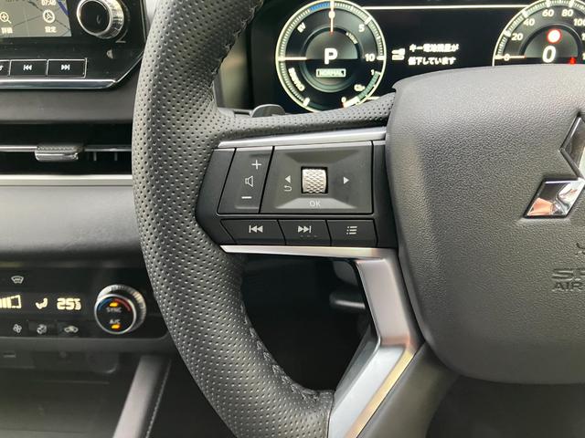 アウトランダーＰＨＥＶ ブラックエディション　４ＷＤ　ルーフレール　マイパイロット　マルチアラウンドモニター　純正ナビ　ＴＶ　スマートキー　ドラレコ　衝突被害軽減　クリアランスソナー　レーンアシスト　パワーシート　ＬＥＤ　パワーバックドア　ＨＵＤ（6枚目）