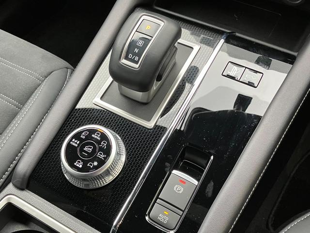 アウトランダーＰＨＥＶ ブラックエディション　４ＷＤ　ルーフレール　マイパイロット　マルチアラウンドモニター　純正ナビ　ＴＶ　スマートキー　ドラレコ　衝突被害軽減　クリアランスソナー　レーンアシスト　パワーシート　ＬＥＤ　パワーバックドア　ＨＵＤ（14枚目）