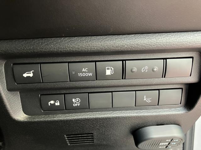 アウトランダーＰＨＥＶ ブラックエディション　４ＷＤ　ルーフレール　マイパイロット　マルチアラウンドモニター　純正ナビ　ＴＶ　スマートキー　ドラレコ　衝突被害軽減　クリアランスソナー　レーンアシスト　パワーシート　ＬＥＤ　パワーバックドア　ＨＵＤ（15枚目）