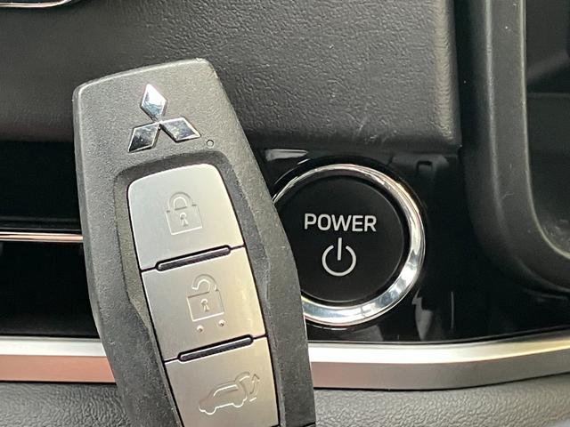 アウトランダーＰＨＥＶ ブラックエディション　４ＷＤ　ルーフレール　マイパイロット　マルチアラウンドモニター　純正ナビ　ＴＶ　スマートキー　ドラレコ　衝突被害軽減　クリアランスソナー　レーンアシスト　パワーシート　ＬＥＤ　パワーバックドア　ＨＵＤ（16枚目）