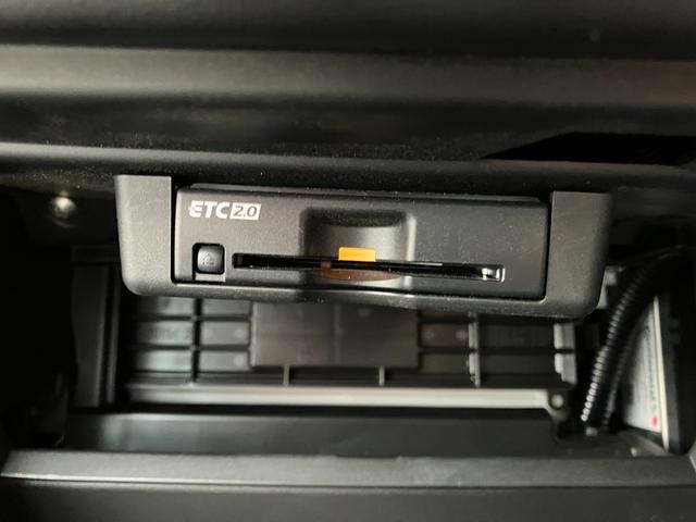 アウトランダーＰＨＥＶ ブラックエディション　４ＷＤ　ルーフレール　マイパイロット　マルチアラウンドモニター　純正ナビ　ＴＶ　スマートキー　ドラレコ　衝突被害軽減　クリアランスソナー　レーンアシスト　パワーシート　ＬＥＤ　パワーバックドア　ＨＵＤ（17枚目）