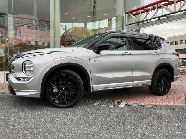 アウトランダーＰＨＥＶ ブラックエディション　４ＷＤ　ルーフレール　マイパイロット　マルチアラウンドモニター　純正ナビ　ＴＶ　スマートキー　ドラレコ　衝突被害軽減　クリアランスソナー　レーンアシスト　パワーシート　ＬＥＤ　パワーバックドア　ＨＵＤ（25枚目）