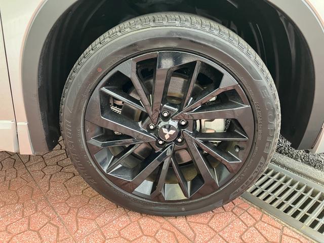 アウトランダーＰＨＥＶ ブラックエディション　４ＷＤ　ルーフレール　マイパイロット　マルチアラウンドモニター　純正ナビ　ＴＶ　スマートキー　ドラレコ　衝突被害軽減　クリアランスソナー　レーンアシスト　パワーシート　ＬＥＤ　パワーバックドア　ＨＵＤ（27枚目）