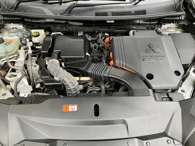 アウトランダーＰＨＥＶ ブラックエディション　４ＷＤ　ルーフレール　マイパイロット　マルチアラウンドモニター　純正ナビ　ＴＶ　スマートキー　ドラレコ　衝突被害軽減　クリアランスソナー　レーンアシスト　パワーシート　ＬＥＤ　パワーバックドア　ＨＵＤ（29枚目）