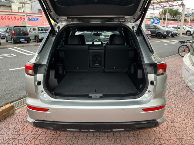 アウトランダーＰＨＥＶ ブラックエディション　４ＷＤ　ルーフレール　マイパイロット　マルチアラウンドモニター　純正ナビ　ＴＶ　スマートキー　ドラレコ　衝突被害軽減　クリアランスソナー　レーンアシスト　パワーシート　ＬＥＤ　パワーバックドア　ＨＵＤ（30枚目）