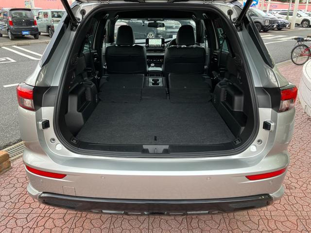 アウトランダーＰＨＥＶ ブラックエディション　４ＷＤ　ルーフレール　マイパイロット　マルチアラウンドモニター　純正ナビ　ＴＶ　スマートキー　ドラレコ　衝突被害軽減　クリアランスソナー　レーンアシスト　パワーシート　ＬＥＤ　パワーバックドア　ＨＵＤ（31枚目）