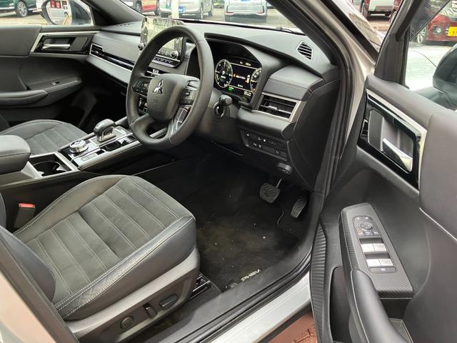 アウトランダーＰＨＥＶ ブラックエディション　４ＷＤ　ルーフレール　マイパイロット　マルチアラウンドモニター　純正ナビ　ＴＶ　スマートキー　ドラレコ　衝突被害軽減　クリアランスソナー　レーンアシスト　パワーシート　ＬＥＤ　パワーバックドア　ＨＵＤ（38枚目）