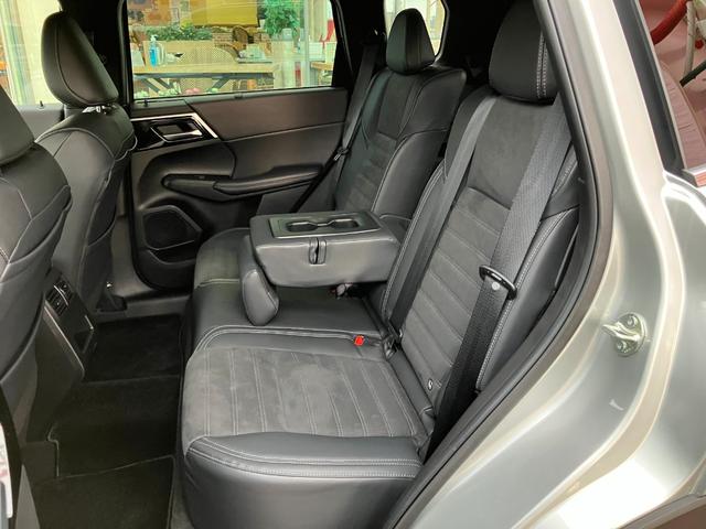 アウトランダーＰＨＥＶ ブラックエディション　４ＷＤ　ルーフレール　マイパイロット　マルチアラウンドモニター　純正ナビ　ＴＶ　スマートキー　ドラレコ　衝突被害軽減　クリアランスソナー　レーンアシスト　パワーシート　ＬＥＤ　パワーバックドア　ＨＵＤ（39枚目）