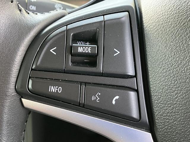 ハンドルにも目立つ傷や擦れは御座いません。目線を大きくそらすことなくボタンの操作を行うことができます。