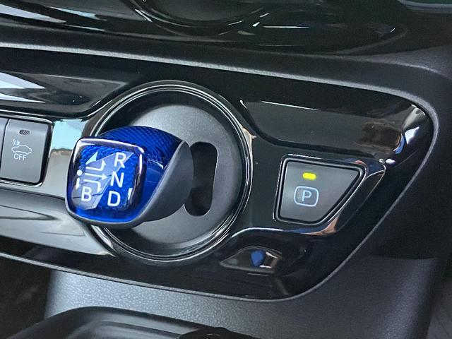 プリウス Sツーリングセレクション ナビ TV スマートキー 前席シートヒーター ETC レーダークルコン クリアランスソナー レーンアシスト 衝突被害軽減 オートマチックハイビーム 17インチアルミホイール LED フォグ ステリモ(8枚目)