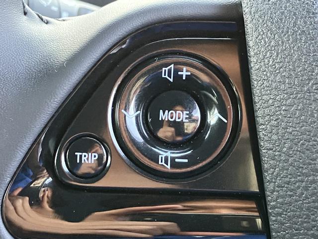 プリウス Sツーリングセレクション ナビ TV スマートキー 前席シートヒーター ETC レーダークルコン クリアランスソナー レーンアシスト 衝突被害軽減 オートマチックハイビーム 17インチアルミホイール LED フォグ ステリモ(9枚目)