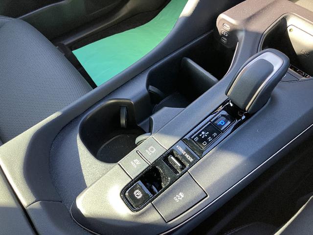 クラウンクロスオーバー Gアドバンスド・レザーパッケージ 4WD モデリスタエアロ パノラミックビューモニター ナビ TV 4眼LEDヘッドライト スマートキ 衝突被害軽減 クリアランスソナー レーダークルコン レーンアシスト ETC シートクーラー HUD(10枚目)