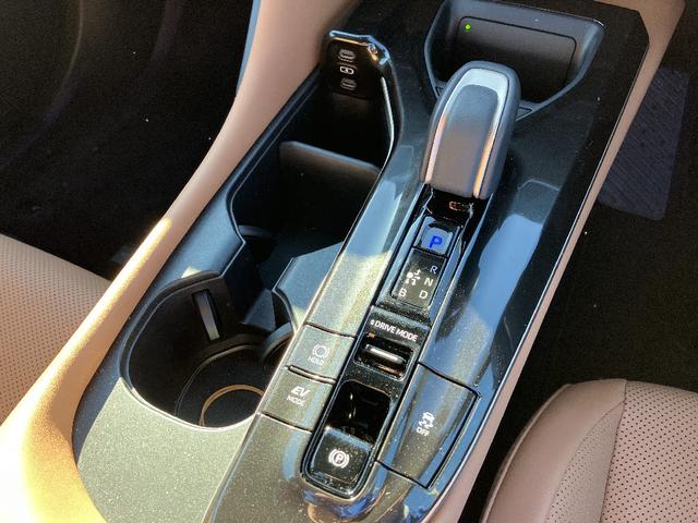 クラウンスポーツ Ｚ　モデリスタエアロ　パノラマルーフ　ナビ　ＴＶ　パノラミックビューモニター　スマートキ　パワーバックドア　レーダークルコン　レーンアシスト　クリアランスソナー　衝突軽減　ベンチレーション　ブラウンシート（12枚目）