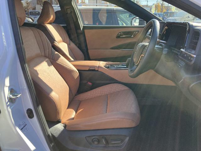 クラウンスポーツ Ｚ　モデリスタエアロ　パノラマルーフ　ナビ　ＴＶ　パノラミックビューモニター　スマートキ　パワーバックドア　レーダークルコン　レーンアシスト　クリアランスソナー　衝突軽減　ベンチレーション　ブラウンシート（17枚目）