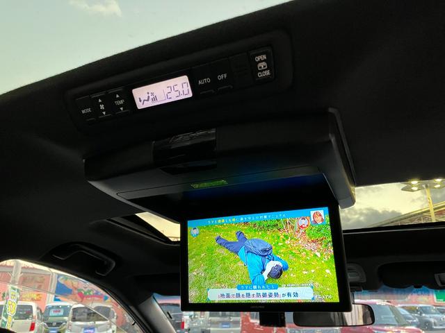エスティマ アエラス　プレミアム　ツインサンルーフ　フリップダウンモニター　ナビ　ＴＶ　バックカメラ　スマートキ　ＥＴＣ　クルコン　クリアランスソナー　レーンアシスト　衝突軽減　両側電動スライドドア　オートマチックハイビーム　ドラレコ（14枚目）