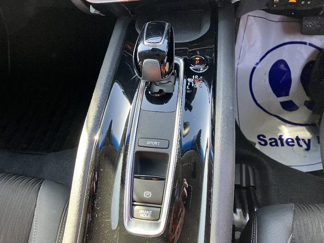 ヴェゼル ハイブリッドＺ・ホンダセンシング　ハーフレザーシート　純正ナビ　ＴＶ　バックカメラ　ＥＴＣ　スマートキー　衝突被害軽減　レーダークルコン　レーンアシスト　ＬＥＤ　ヘッドライトウォッシャー　１７インチアルミホイール　前席シートヒーター（10枚目）