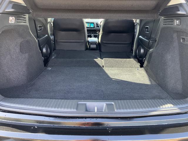 ヴェゼル ハイブリッドＺ・ホンダセンシング　ハーフレザーシート　純正ナビ　ＴＶ　バックカメラ　ＥＴＣ　スマートキー　衝突被害軽減　レーダークルコン　レーンアシスト　ＬＥＤ　ヘッドライトウォッシャー　１７インチアルミホイール　前席シートヒーター（21枚目）