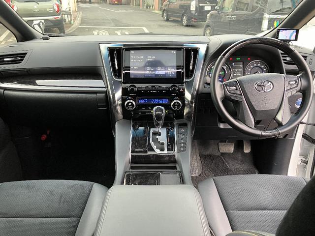 アルファードハイブリッド Ｓ　タイプゴールド　４ＷＤ　モデリスタエアロ　ツインサンルーフ　フリップダウンモニター　ナビ　ＴＶ　バックカメラ　スマートキー　衝突被害軽減　レーダークルコン　クリアランスソナー　レーンアシスト　ＬＥＤ　パワーバックドア（5枚目）