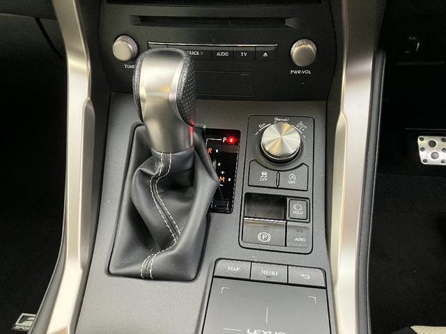 ＮＸ ＮＸ３００　Ｆスポーツ　４ＷＤ　サンルーフ　ＴＲＤマフラー　パノラミックビューモニター　純正ナビ　ＴＶ　スマートキー　レーダークルコン　レーンアシスト　衝突被害軽減　オートマチックハイビーム　ＬＥＤ　パワーバックドア　ＥＴＣ（9枚目）