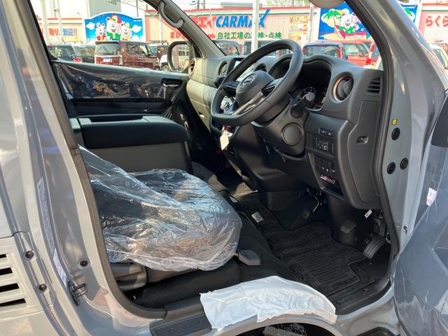 キャラバン グランドプレミアムGX 低床 4WD 登録済み未使用車 ナビ TV アラウンドビューモニター ETC スクラッチシールド スマートキー 衝突被害軽減 クリアランスソナー 両側スライドドア ディーゼル ターボ デジタルインナーミラー(6枚目)