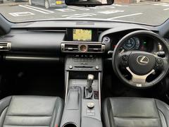 運転者にとっては日々使用することとなる運転席です。運転席からの視界は、店頭にてお客様ご自身の目でお確かめください！ 5