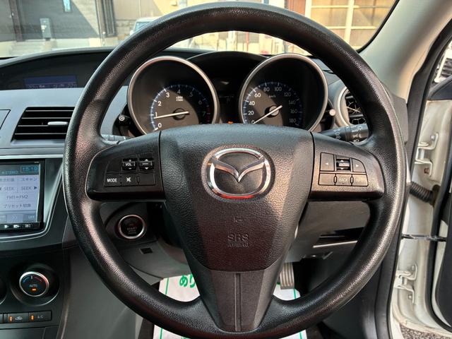 アクセラスポーツ ２０Ｃ－スカイアクティブ　７インチナビ／ワンセグ／ＣＤ／ＤＶＤ／Ｂｌｕｅｔｏｏｔｈ／オートエアコン／ＥＴＣ／ステアリングリモコン／サイドバイザー／フロアマット／トノカバー／メンテナンスノート／取扱説明書／（40枚目）