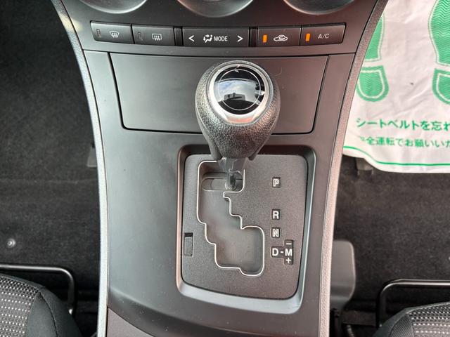 アクセラスポーツ ２０Ｃ－スカイアクティブ　７インチナビ／ワンセグ／ＣＤ／ＤＶＤ／Ｂｌｕｅｔｏｏｔｈ／オートエアコン／ＥＴＣ／ステアリングリモコン／サイドバイザー／フロアマット／トノカバー／メンテナンスノート／取扱説明書／（50枚目）