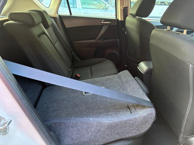 アクセラスポーツ ２０Ｃ－スカイアクティブ　７インチナビ／ワンセグ／ＣＤ／ＤＶＤ／Ｂｌｕｅｔｏｏｔｈ／オートエアコン／ＥＴＣ／ステアリングリモコン／サイドバイザー／フロアマット／トノカバー／メンテナンスノート／取扱説明書／（66枚目）