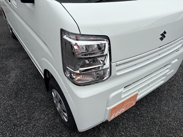 エブリイ ＰＣ　届済未使用車／７インチワイドナビ／ＭＤＭＩ／視聴可／Ｂカメラ／ＥＴＣ／ＬＥＤヘッドライト／運転席シートヒーター／キーレス／ＵＳＢ電源ソケット／衝突軽減装置／コーナーセンサー／車線逸脱期機能（5枚目）