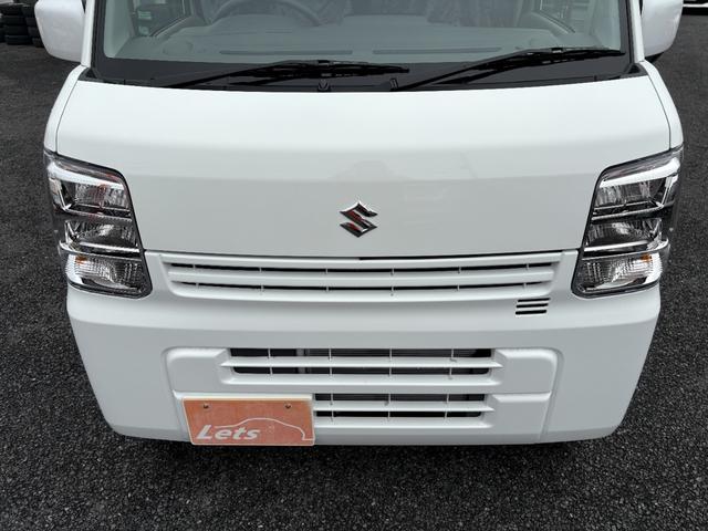 エブリイ ＰＣ　届済未使用車／７インチワイドナビ／ＭＤＭＩ／視聴可／Ｂカメラ／ＥＴＣ／ＬＥＤヘッドライト／運転席シートヒーター／キーレス／ＵＳＢ電源ソケット／衝突軽減装置／コーナーセンサー／車線逸脱期機能（7枚目）