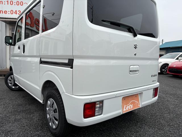 エブリイ ＰＣ　届済未使用車／７インチワイドナビ／ＭＤＭＩ／視聴可／Ｂカメラ／ＥＴＣ／ＬＥＤヘッドライト／運転席シートヒーター／キーレス／ＵＳＢ電源ソケット／衝突軽減装置／コーナーセンサー／車線逸脱期機能（25枚目）