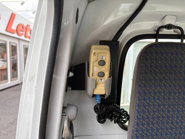 アクティトラック 　５速マニュアル　ワンオーナー　　大型鳥居　ラジオデッキ　ＥＴＣ　スペアキー　禁煙車　４ＷＤ　電動リフト　デフロック（47枚目）