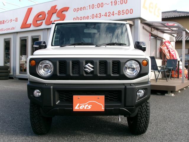 ジムニー XC 届出済未使用車・オープンカントリー・社外アルミ・9インチナビ・Bカメラ・純正マットフラップ・クルコン・純正バイザー・純正フロアマット・コーナーセンサー・車線逸脱・DVD再生・Bluetooth接続可(3枚目)