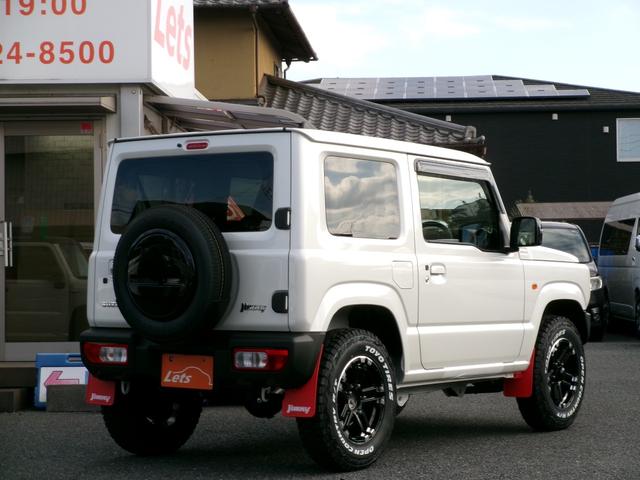 ジムニー XC 届出済未使用車・オープンカントリー・社外アルミ・9インチナビ・Bカメラ・純正マットフラップ・クルコン・純正バイザー・純正フロアマット・コーナーセンサー・車線逸脱・DVD再生・Bluetooth接続可(6枚目)