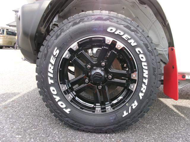 ジムニー XC 届出済未使用車・オープンカントリー・社外アルミ・9インチナビ・Bカメラ・純正マットフラップ・クルコン・純正バイザー・純正フロアマット・コーナーセンサー・車線逸脱・DVD再生・Bluetooth接続可(26枚目)