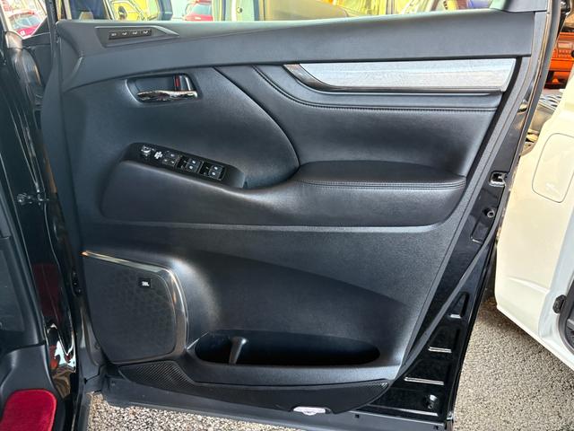 アルファードハイブリッド エグゼクティブラウンジＳ　ＷＡＬＤフルエアロ／ＷＡＬＤ２０インチＡＷ／サンルーフ／メーカーナビＬＢＬ／後席モニター／ビルシュタイン車高調／Ｂｉｏｔブレーキローター／本革シート／シートヒーター・ベンチレーション／衝突軽減装置／（41枚目）