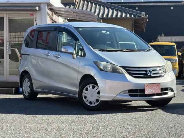 フリード Ｇ　ハイウェイエディション　純正７インチナビ　片側パワースライドドア　Ｂカメラ　ワンセグナビ　ＣＤ／ＤＶＤ再生　取説　スペアキー　マット　純正バイザー　オートエアコン　７人乗り　ヨコハマ８分山タイヤ　跳ね上げ３列目シート（4枚目）