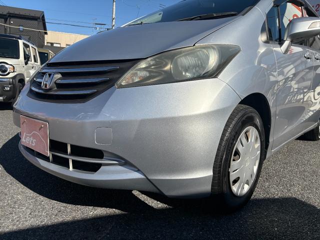 フリード Ｇ　ハイウェイエディション　純正７インチナビ　片側パワースライドドア　Ｂカメラ　ワンセグナビ　ＣＤ／ＤＶＤ再生　取説　スペアキー　マット　純正バイザー　オートエアコン　７人乗り　ヨコハマ８分山タイヤ　跳ね上げ３列目シート（9枚目）