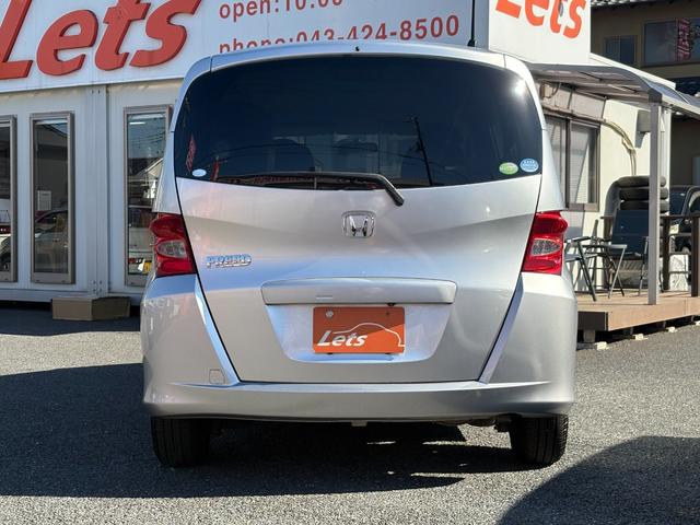 フリード Ｇ　ハイウェイエディション　純正７インチナビ　片側パワースライドドア　Ｂカメラ　ワンセグナビ　ＣＤ／ＤＶＤ再生　取説　スペアキー　マット　純正バイザー　オートエアコン　７人乗り　ヨコハマ８分山タイヤ　跳ね上げ３列目シート（13枚目）