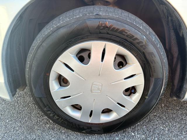 フリード Ｇ　ハイウェイエディション　純正７インチナビ　片側パワースライドドア　Ｂカメラ　ワンセグナビ　ＣＤ／ＤＶＤ再生　取説　スペアキー　マット　純正バイザー　オートエアコン　７人乗り　ヨコハマ８分山タイヤ　跳ね上げ３列目シート（20枚目）