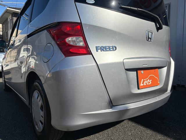 フリード Ｇ　ハイウェイエディション　純正７インチナビ　片側パワースライドドア　Ｂカメラ　ワンセグナビ　ＣＤ／ＤＶＤ再生　取説　スペアキー　マット　純正バイザー　オートエアコン　７人乗り　ヨコハマ８分山タイヤ　跳ね上げ３列目シート（23枚目）