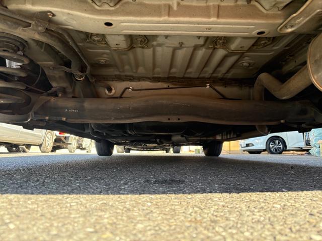 フリード Ｇ　ハイウェイエディション　純正７インチナビ　片側パワースライドドア　Ｂカメラ　ワンセグナビ　ＣＤ／ＤＶＤ再生　取説　スペアキー　マット　純正バイザー　オートエアコン　７人乗り　ヨコハマ８分山タイヤ　跳ね上げ３列目シート（26枚目）