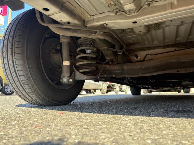 フリード Ｇ　ハイウェイエディション　純正７インチナビ　片側パワースライドドア　Ｂカメラ　ワンセグナビ　ＣＤ／ＤＶＤ再生　取説　スペアキー　マット　純正バイザー　オートエアコン　７人乗り　ヨコハマ８分山タイヤ　跳ね上げ３列目シート（27枚目）