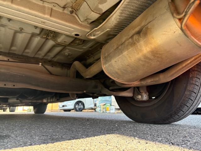 フリード Ｇ　ハイウェイエディション　純正７インチナビ　片側パワースライドドア　Ｂカメラ　ワンセグナビ　ＣＤ／ＤＶＤ再生　取説　スペアキー　マット　純正バイザー　オートエアコン　７人乗り　ヨコハマ８分山タイヤ　跳ね上げ３列目シート（28枚目）