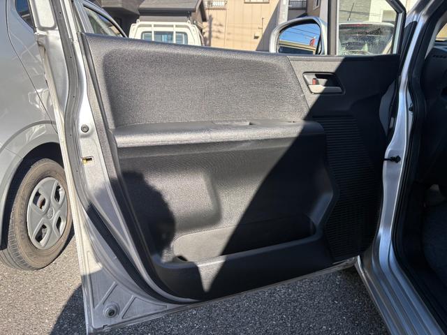 フリード Ｇ　ハイウェイエディション　純正７インチナビ　片側パワースライドドア　Ｂカメラ　ワンセグナビ　ＣＤ／ＤＶＤ再生　取説　スペアキー　マット　純正バイザー　オートエアコン　７人乗り　ヨコハマ８分山タイヤ　跳ね上げ３列目シート（47枚目）