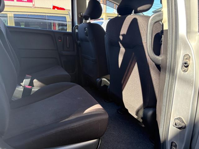 フリード Ｇ　ハイウェイエディション　純正７インチナビ　片側パワースライドドア　Ｂカメラ　ワンセグナビ　ＣＤ／ＤＶＤ再生　取説　スペアキー　マット　純正バイザー　オートエアコン　７人乗り　ヨコハマ８分山タイヤ　跳ね上げ３列目シート（52枚目）