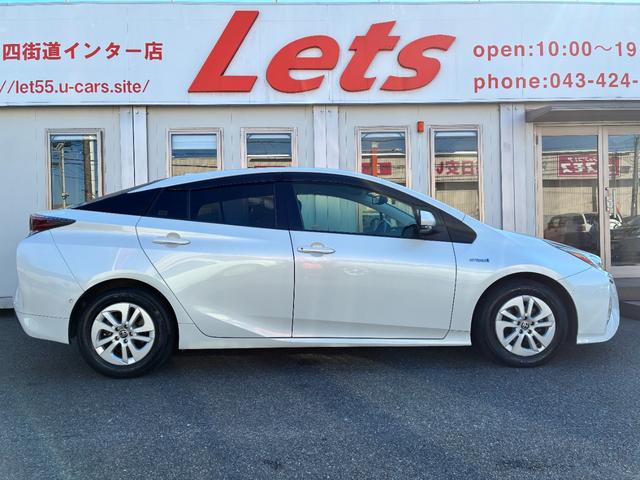 プリウス Ｓセーフティプラス　純正ナビ／ＥＴＣ／バックカメラ／前後ドラレコ／フルセグ／ＣＤ・ＤＶＤ／Ｂｌｕｅｔｏｏｔｈ／車線逸脱防止／クリアランスソナー／パーキングアシスト／オートハイビーム／横滑り防止／／スペアキー／取説／保証書（9枚目）