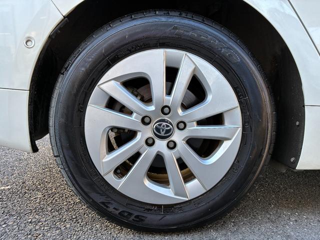 プリウス Ｓセーフティプラス　純正ナビ／ＥＴＣ／バックカメラ／前後ドラレコ／フルセグ／ＣＤ・ＤＶＤ／Ｂｌｕｅｔｏｏｔｈ／車線逸脱防止／クリアランスソナー／パーキングアシスト／オートハイビーム／横滑り防止／／スペアキー／取説／保証書（32枚目）