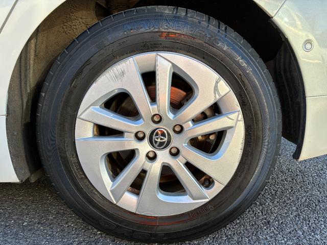 プリウス Ｓセーフティプラス　純正ナビ／ＥＴＣ／バックカメラ／前後ドラレコ／フルセグ／ＣＤ・ＤＶＤ／Ｂｌｕｅｔｏｏｔｈ／車線逸脱防止／クリアランスソナー／パーキングアシスト／オートハイビーム／横滑り防止／／スペアキー／取説／保証書（33枚目）