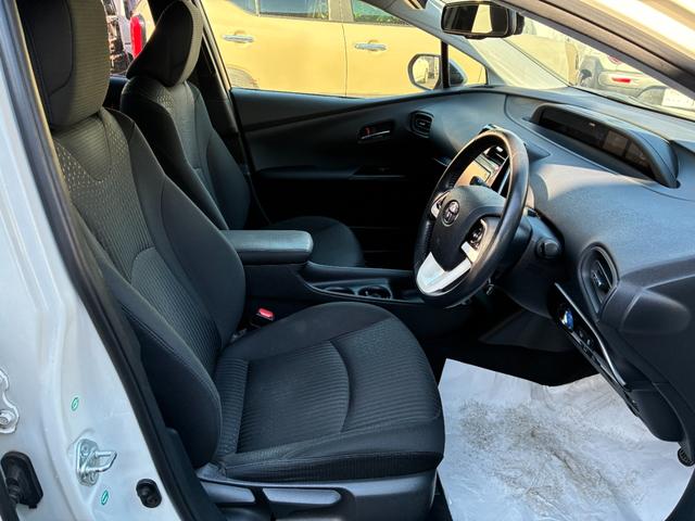 プリウス Ｓセーフティプラス　純正ナビ／ＥＴＣ／バックカメラ／前後ドラレコ／フルセグ／ＣＤ・ＤＶＤ／Ｂｌｕｅｔｏｏｔｈ／車線逸脱防止／クリアランスソナー／パーキングアシスト／オートハイビーム／横滑り防止／／スペアキー／取説／保証書（37枚目）